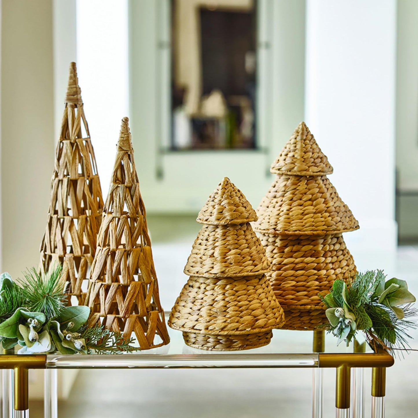 Handcrafted decorative item made from natural materials Acalora