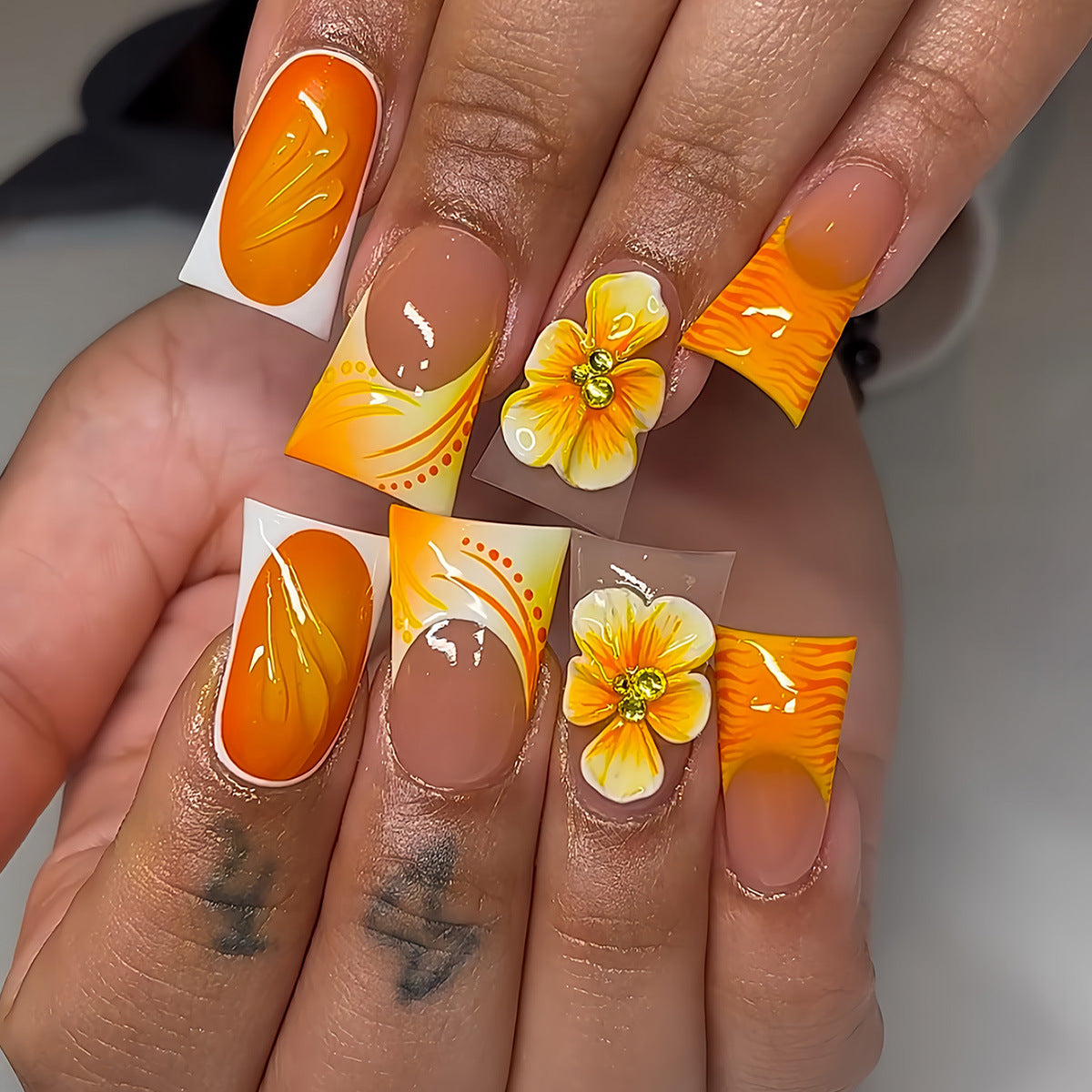 Artistic Floral Press-On Nails Set Acalora