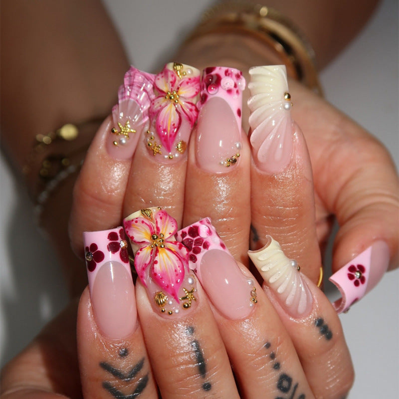 Acrylic nail set with glamorous golden accents Acalora