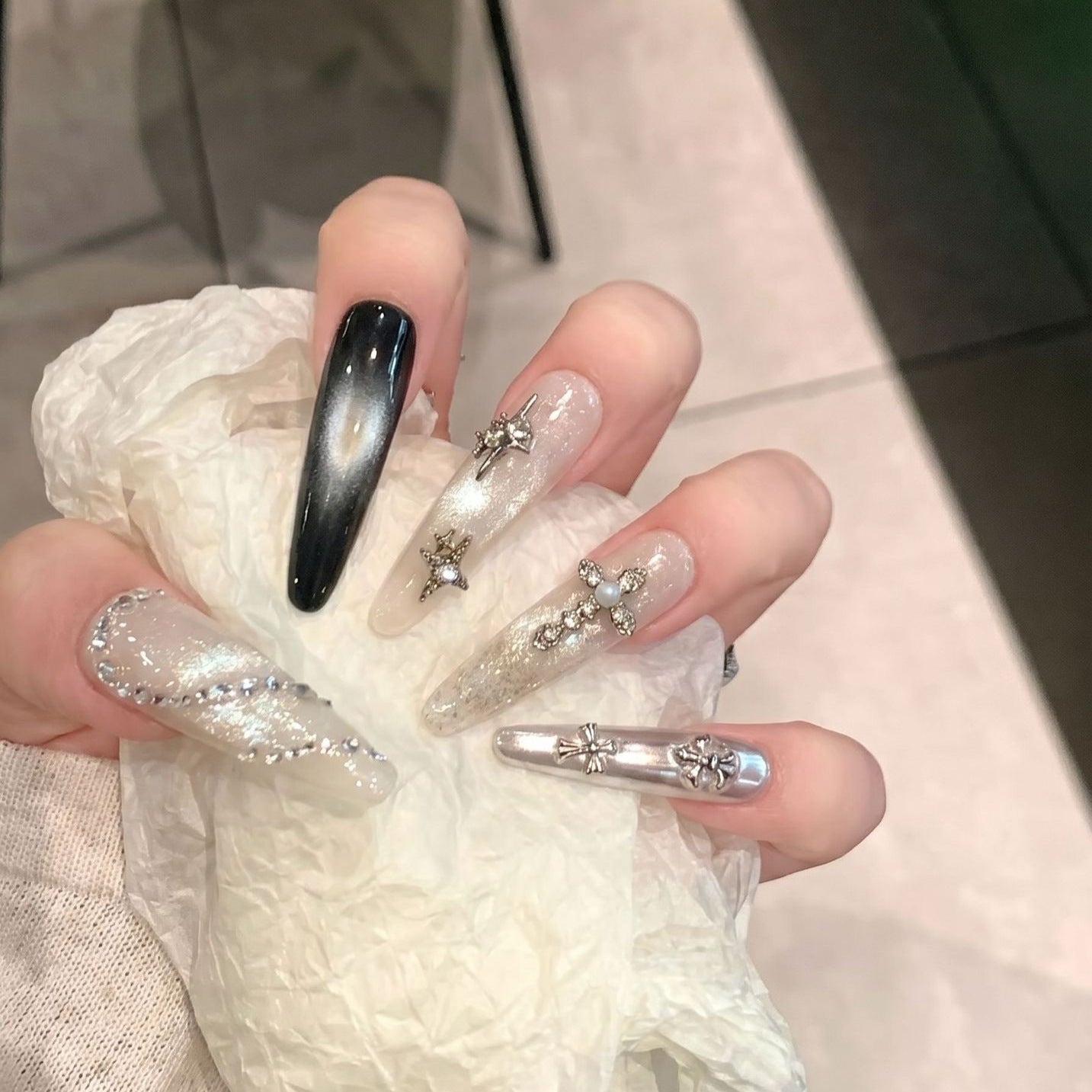 Decorative Stiletto Press-On Nail Set with Starry Accents Acalora
