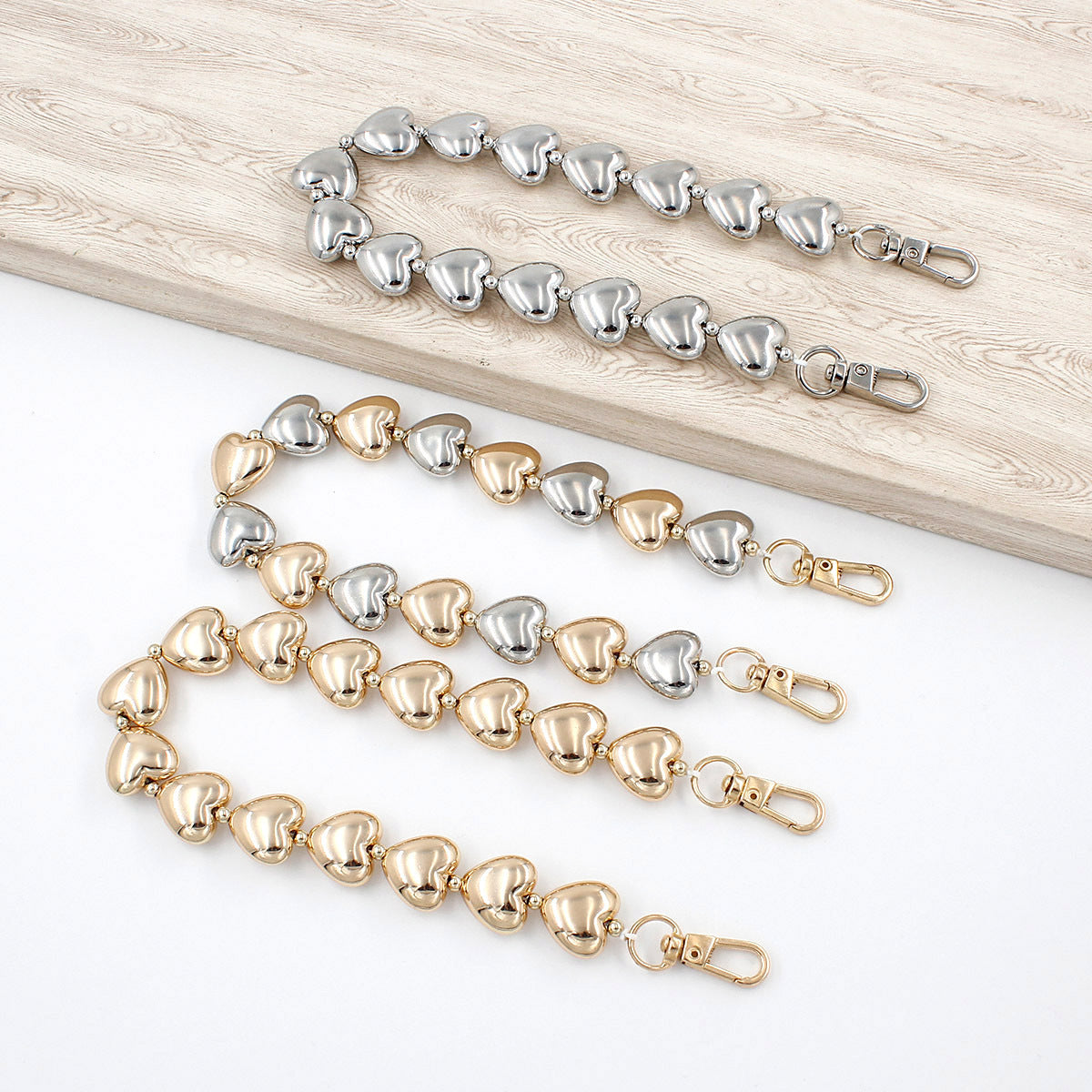 Heart-Shaped Eyewear Chain Acalora