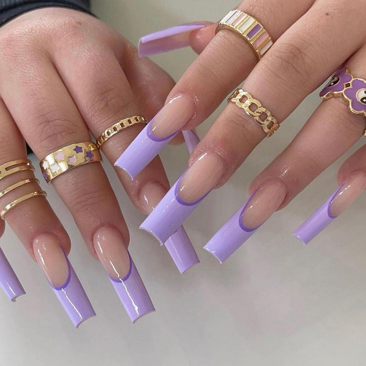 Elegant Crystal-Embellished Press-On Nail Design Acalora