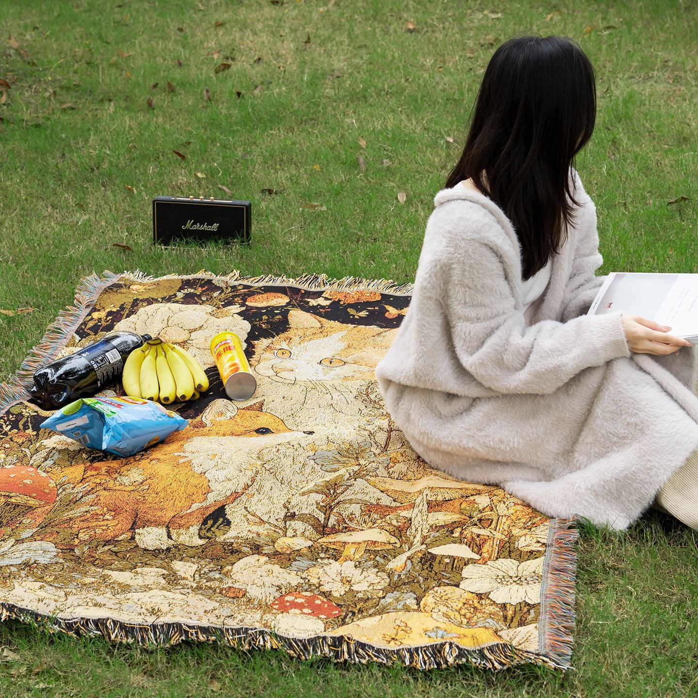 Artistic Cat-Themed Cozy Throw Blanket