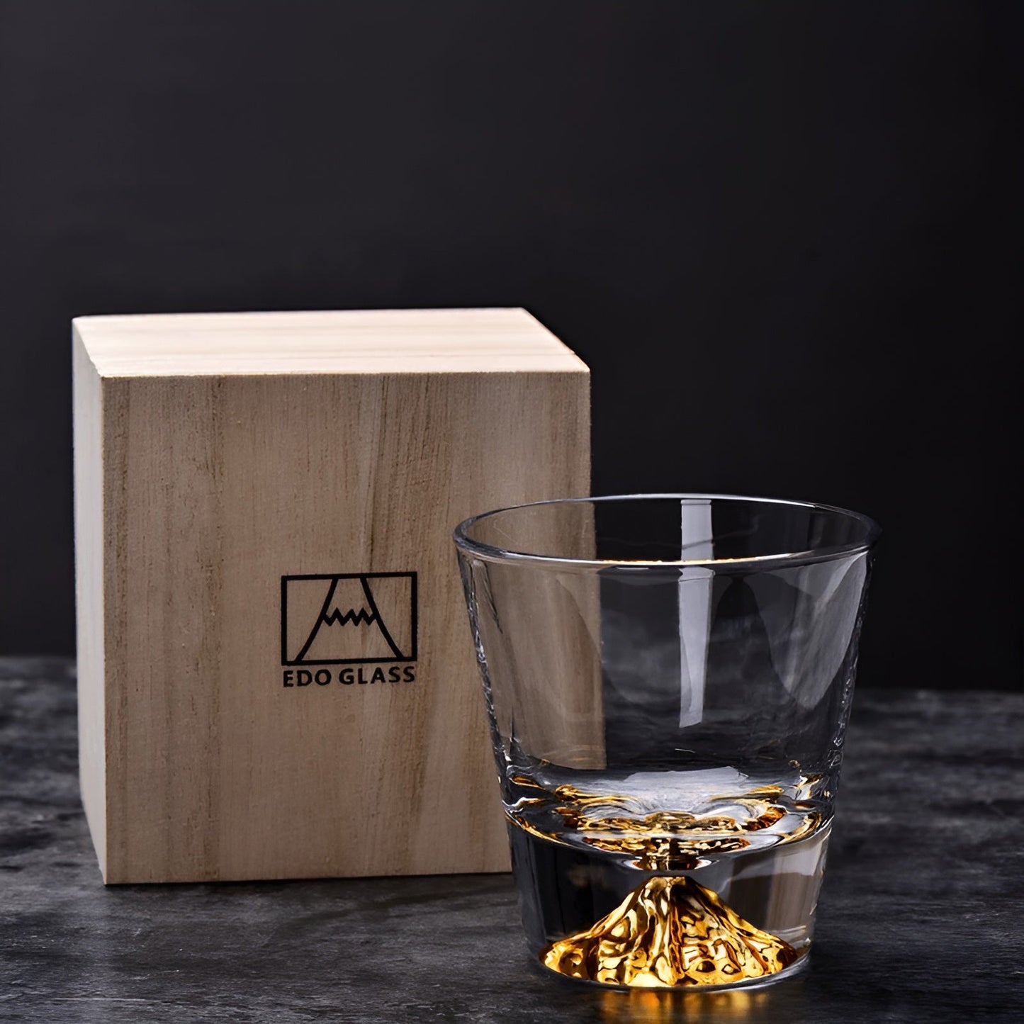 Whisky glasses with Fuji motif – Elegant set for connoisseurs