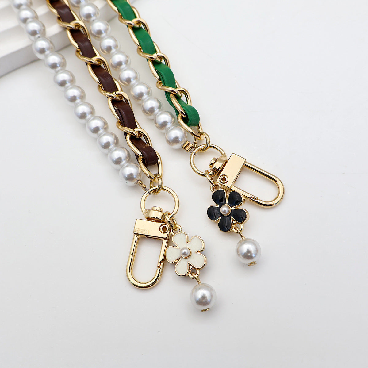 Stylish Pearl-Embellished Eyewear Chain Acalora