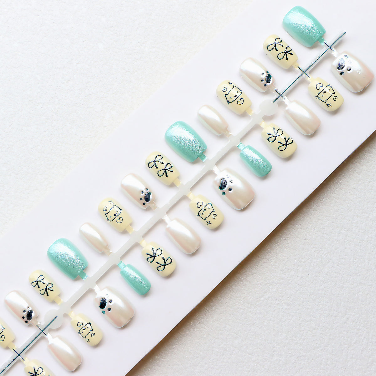 Whimsical Animal-Themed Press-On Nail Art Acalora