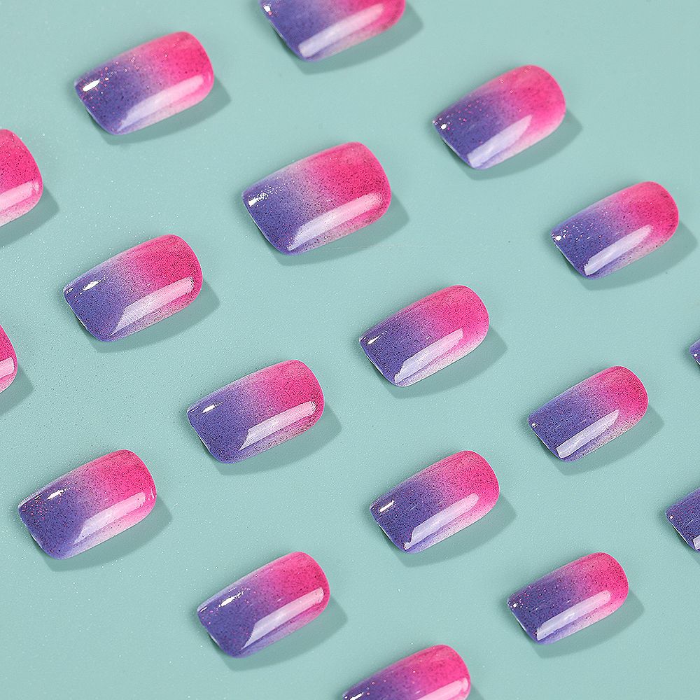 Trendy ombre design artificial nails Acalora