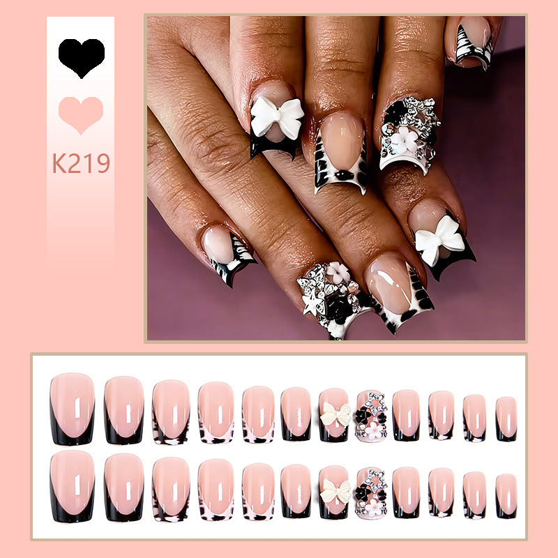 Artificial nail design with elaborate 3D decorations Acalora