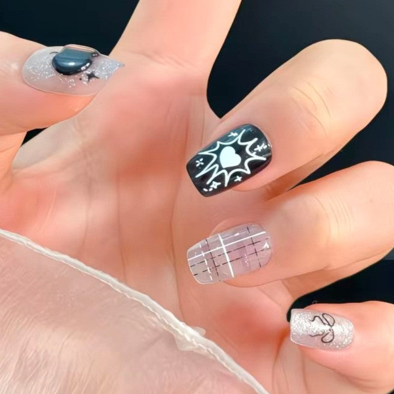 Artificial nail set with festive Christmas design and creative motifs Acalora