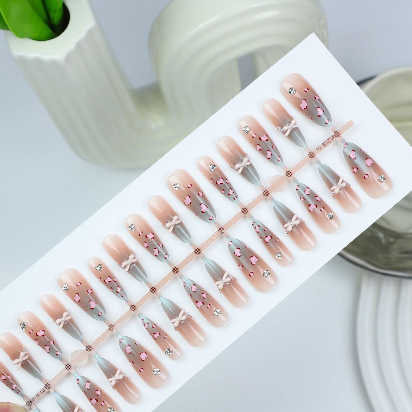 Decorative Heart Design Press-On Nail Set Acalora