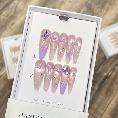 Elegant Handcrafted Press-On Nail Art Set Acalora