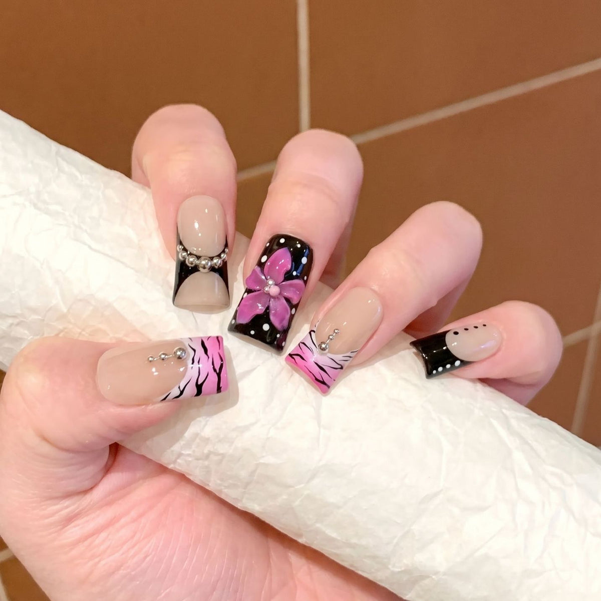 Decorative Press-On Nail Set with Floral and Striped Design Acalora