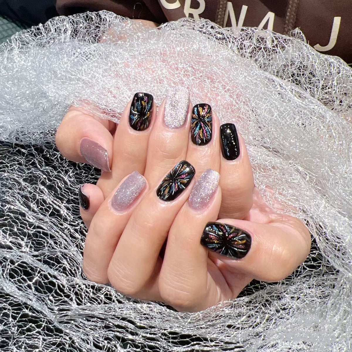 Artificial nails with glitter and floral patterns Acalora