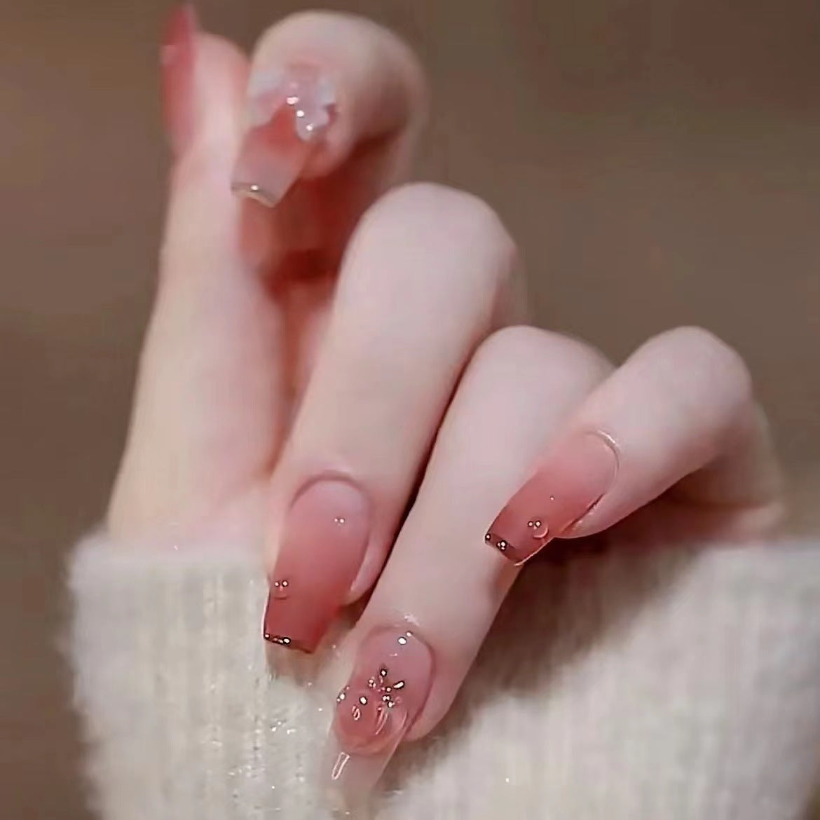 Artificial nails with floral design and glitter accents Acalora