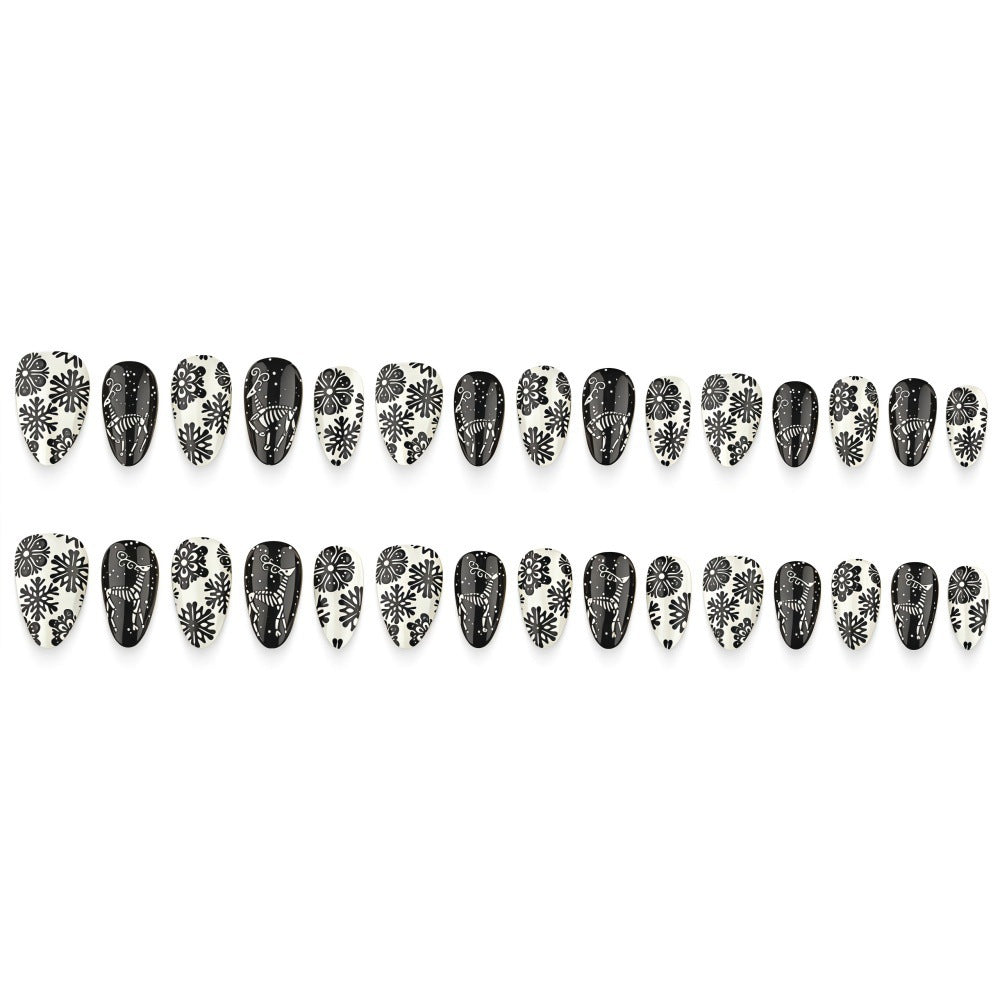 Artificial nails in a unique winter design with snow and reindeer motifs Acalora