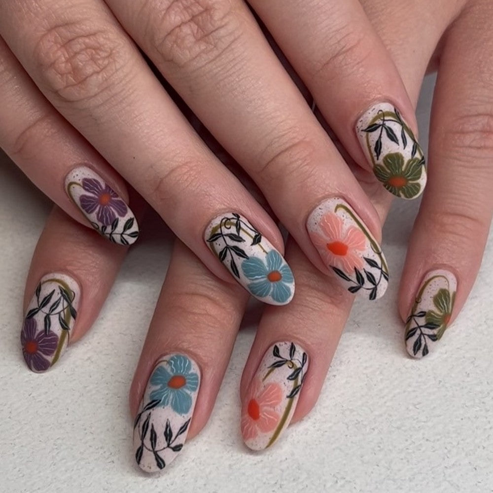 Artificial nails with floral accent Acalora