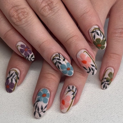 Artificial nails with floral accent Acalora
