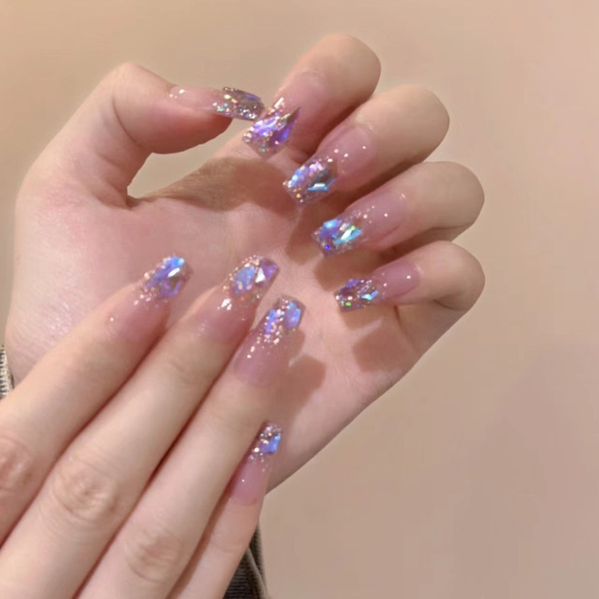 Artificial nail set with glamorous glitter accents and elegant elements Acalora