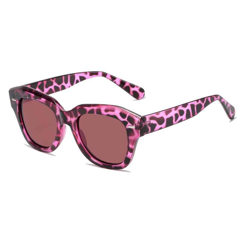 Women stylish sunglasses in modern design with transparent frame Bowlift