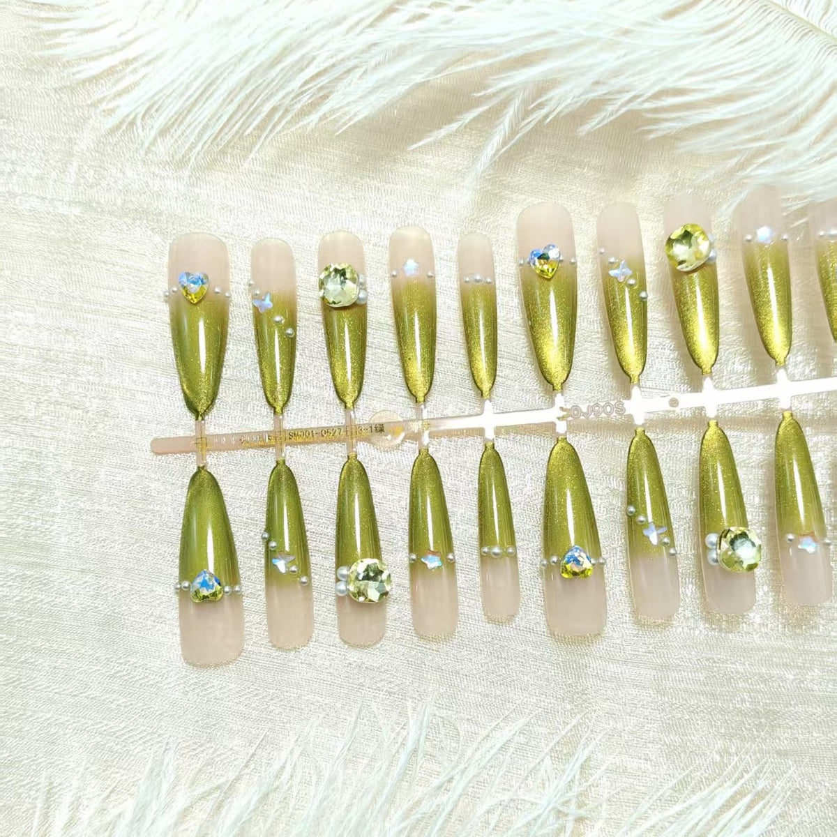 Artificial nail set with glamorous jewelry embellishments Acalora