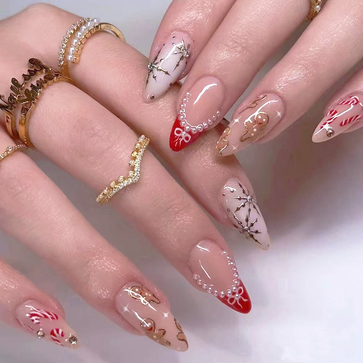 Acrylic nail set with glamorous golden accents Acalora
