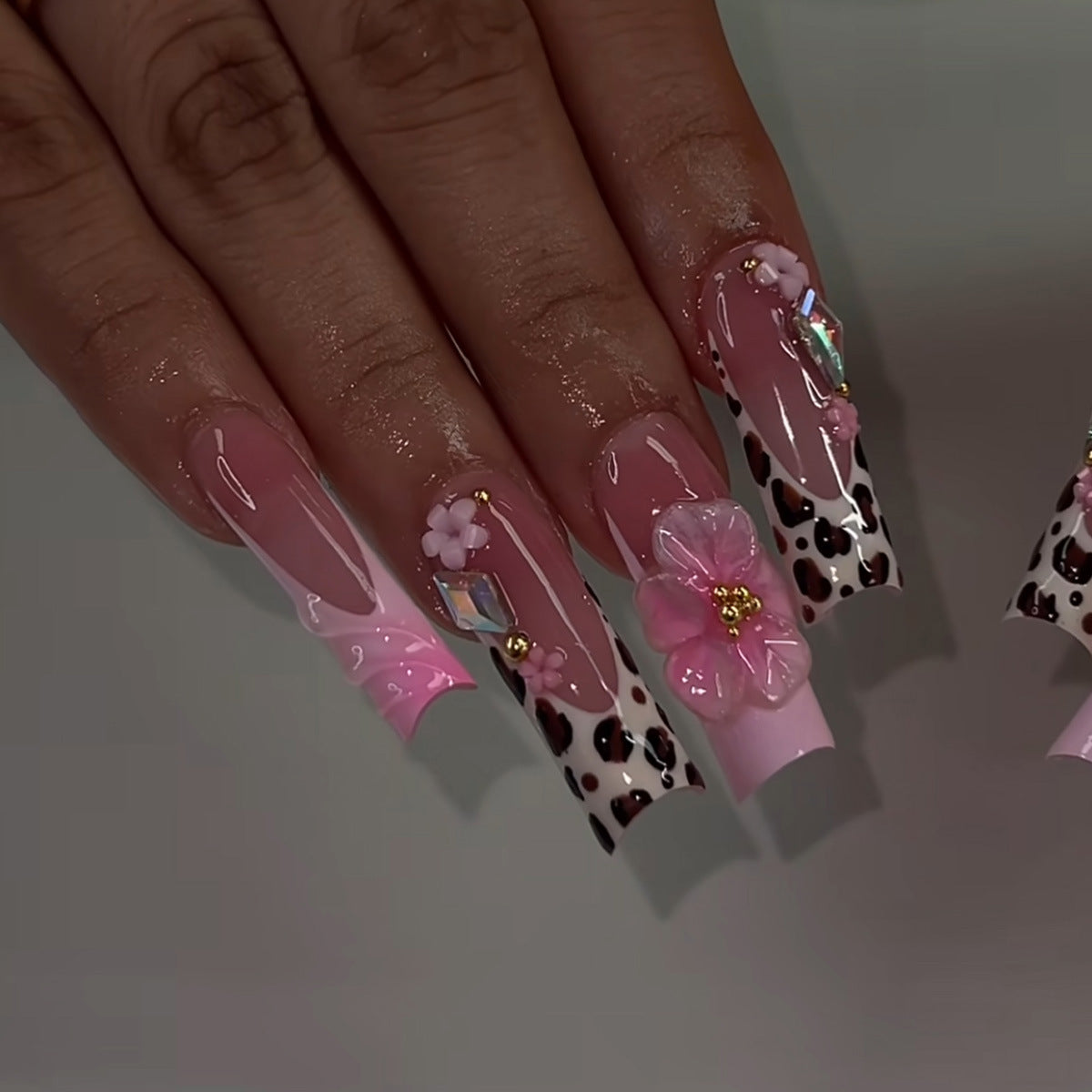 Artistic Floral Accent Press-On Nails Acalora