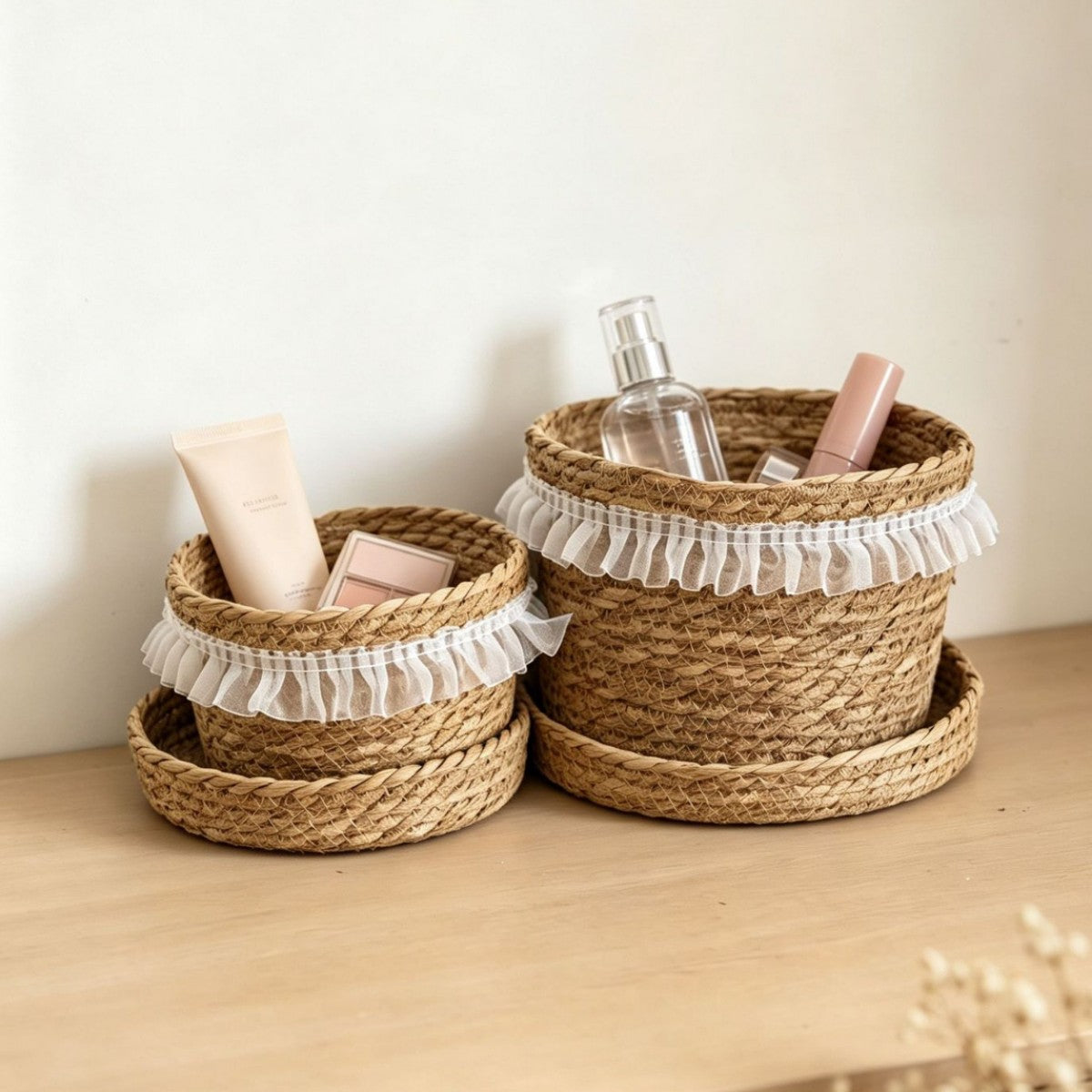 Natural fiber storage basket with ruffled edge Acalora