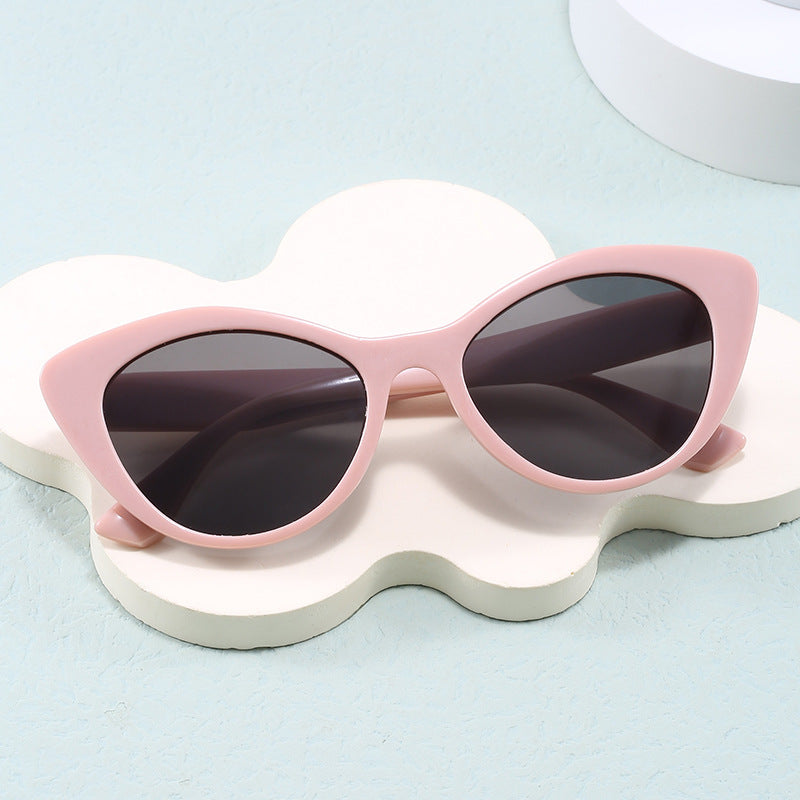 Women's Cat-Eye Sunglasses in Trendy Vintage Style Bowlift