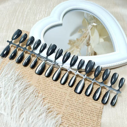 Artificial nails in elegant Cat-Eye design Acalora