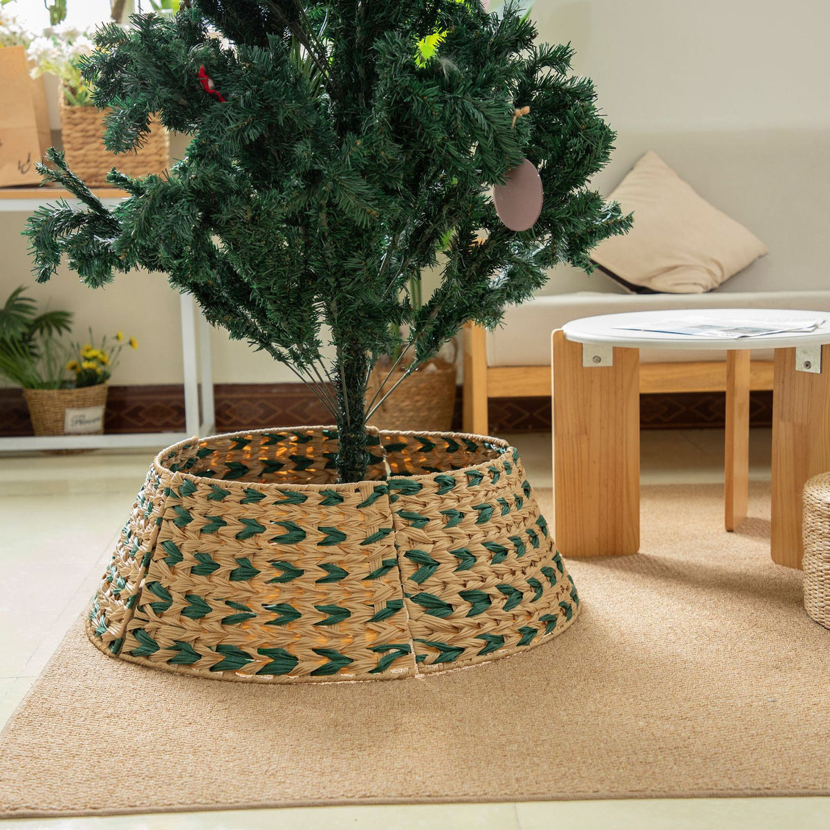 Decorative Christmas tree stand made of wicker Acalora