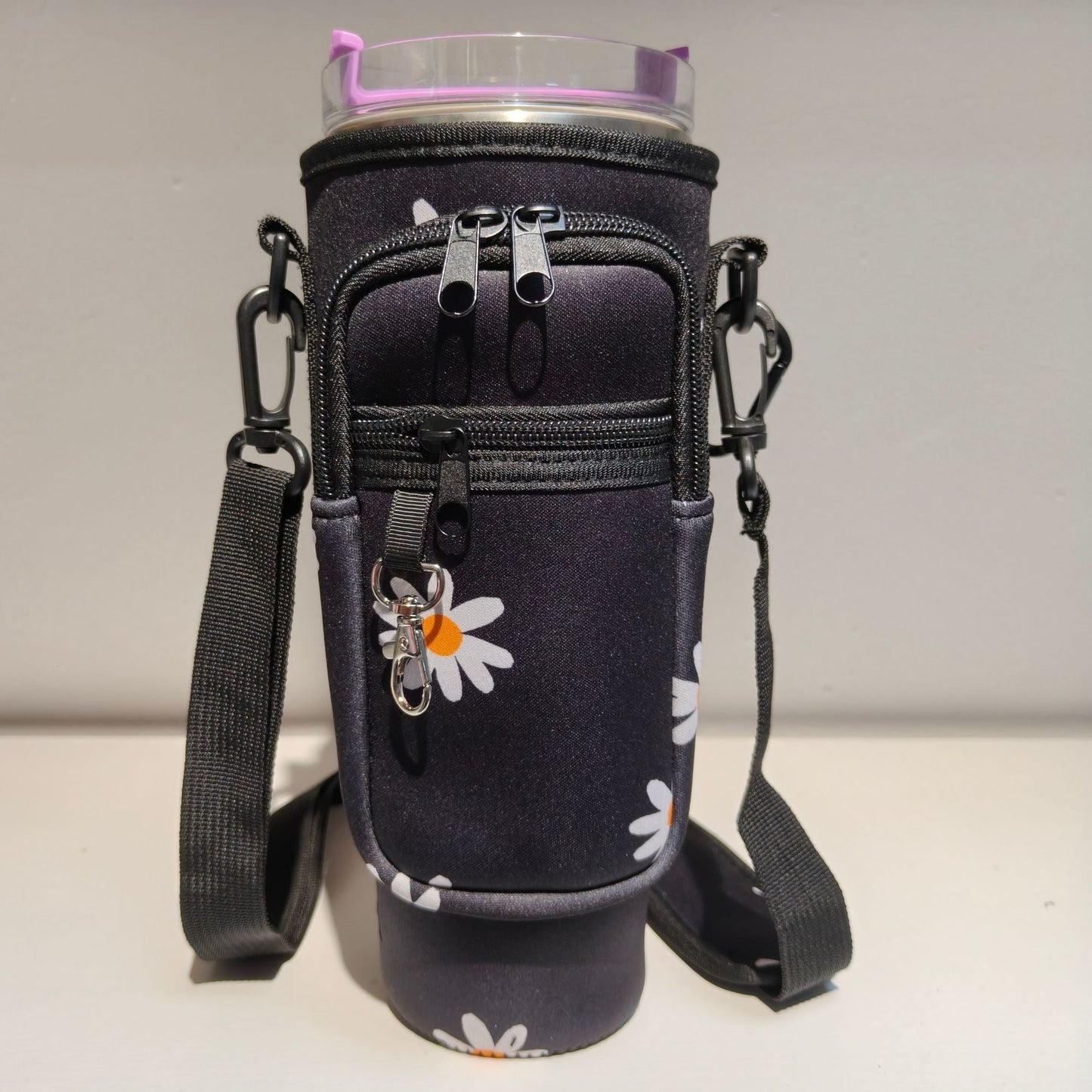 Ladies trendy and sparkling drinking bottle with shoulder bag Bowlift