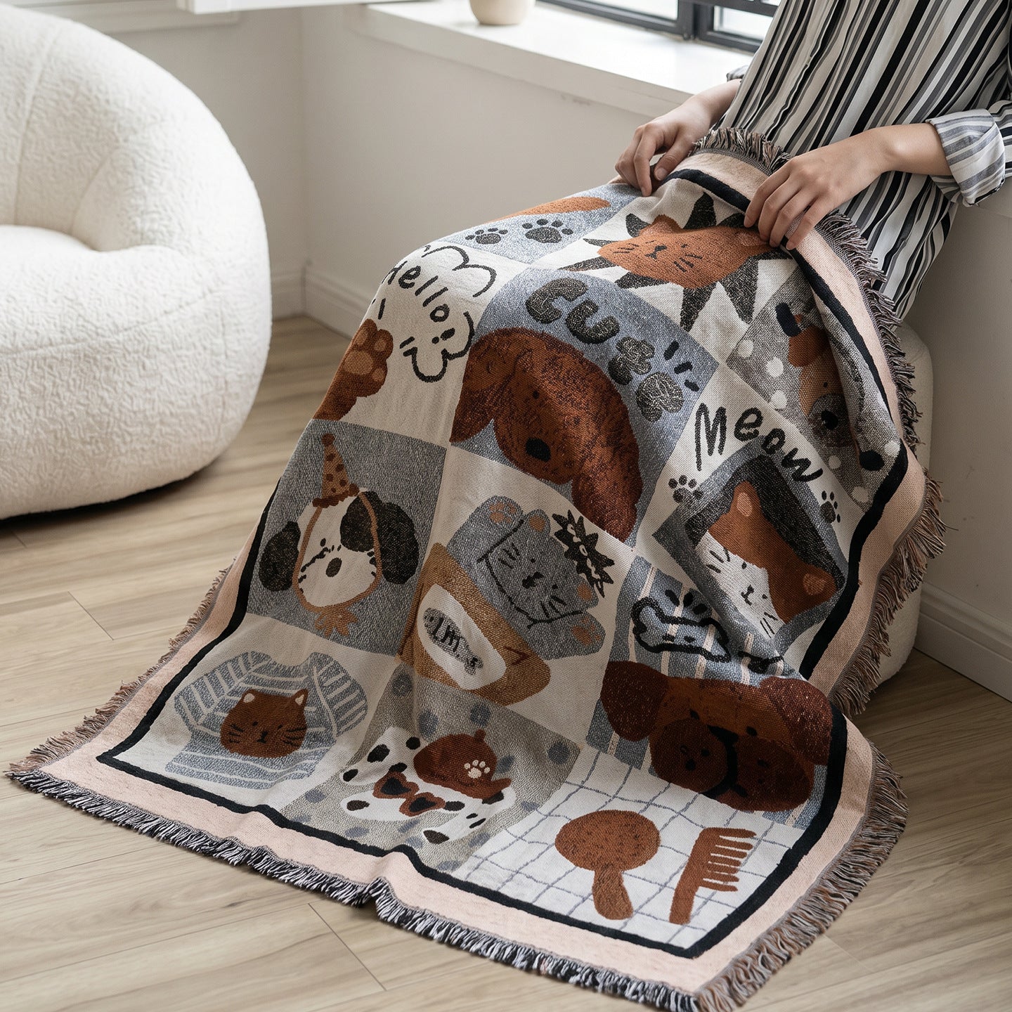 Animal-Themed Cozy Throw Blanket