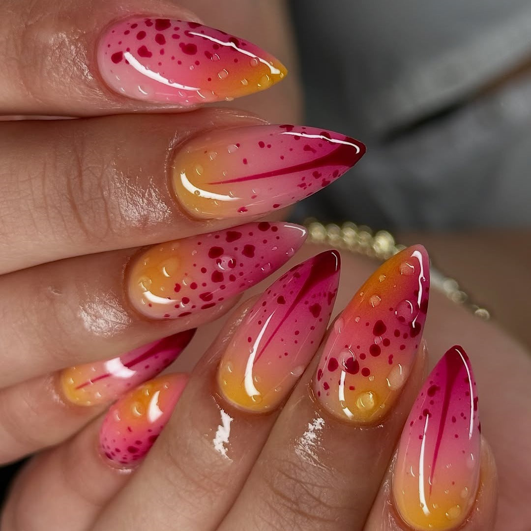 Creative artificial nails with appealing ombre and glitter effects Acalora