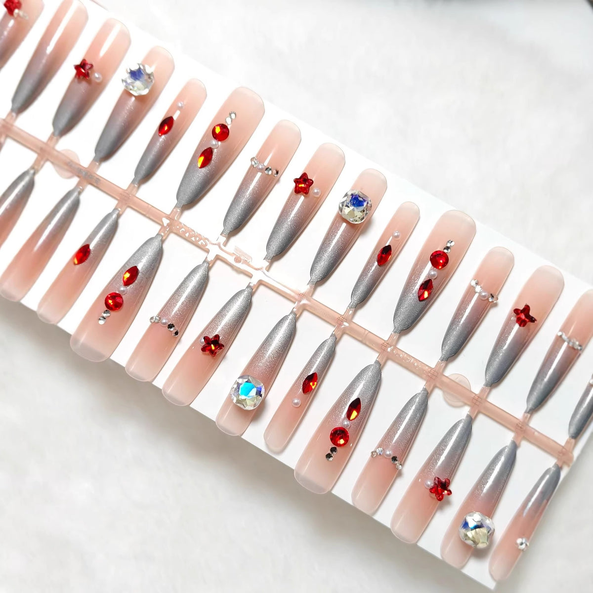 Artificial nails with glamorous glitter design and 3D applications Acalora