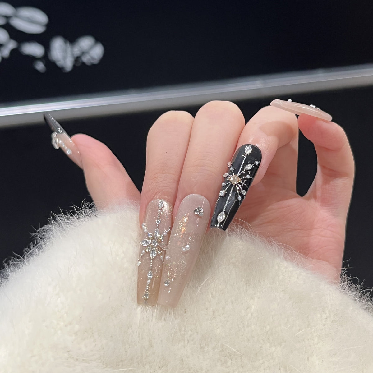 Elegant Butterfly-Inspired Press-On Nail Art Set Acalora
