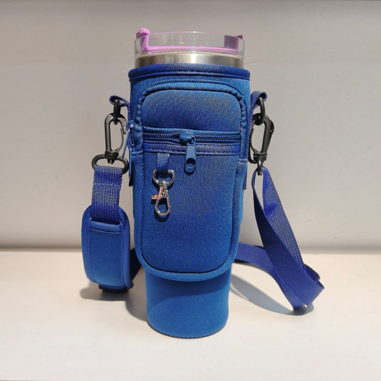 Ladies trendy and sparkling drinking bottle with shoulder bag Bowlift