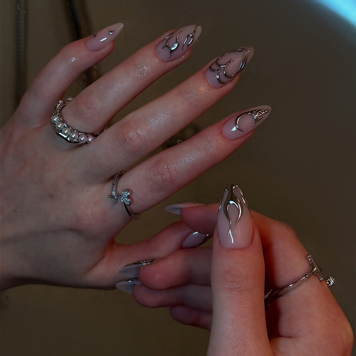 Decorative Press-On Nail Art Set with Metallic Flame Accents Acalora