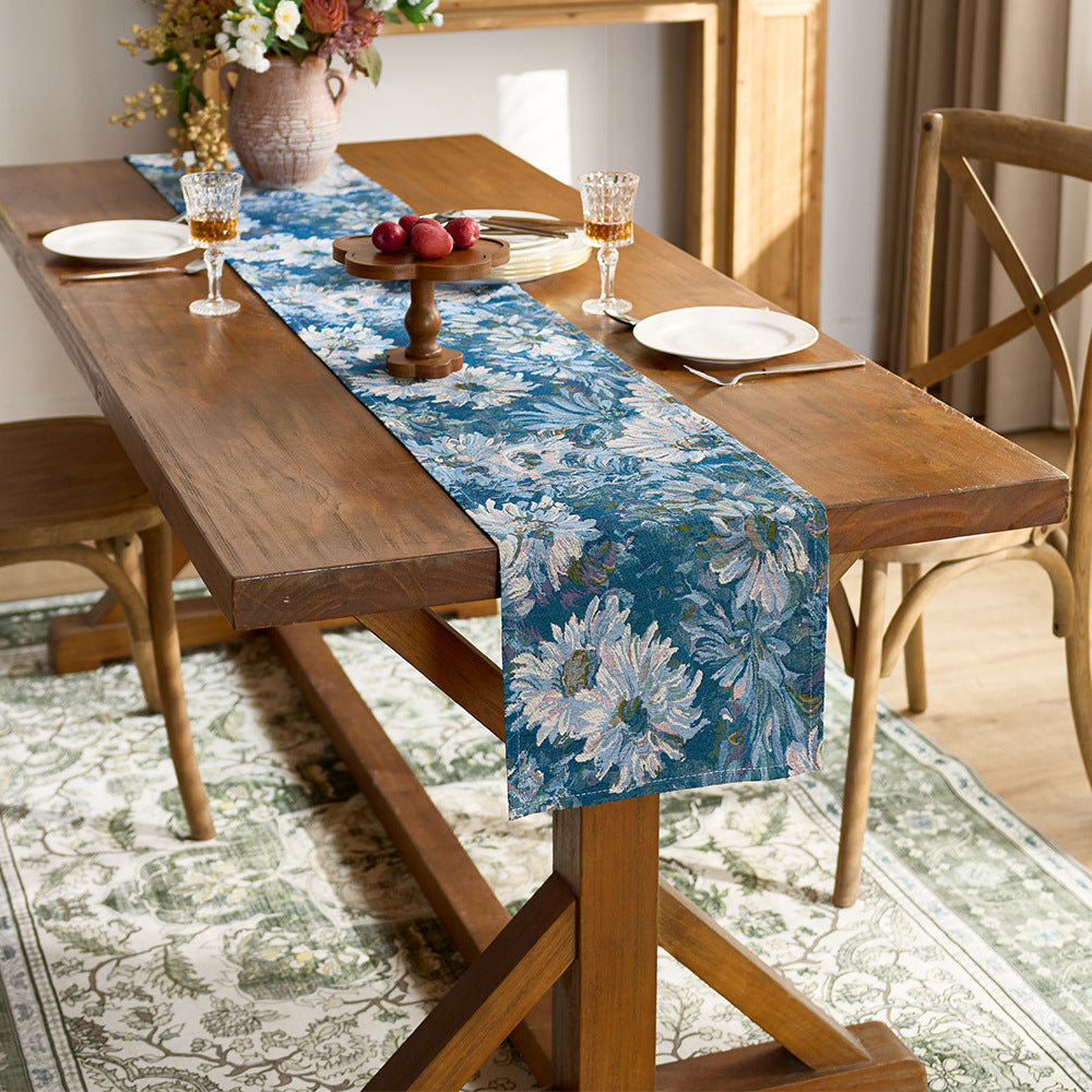 Elegant Floral Patterned Table Runner