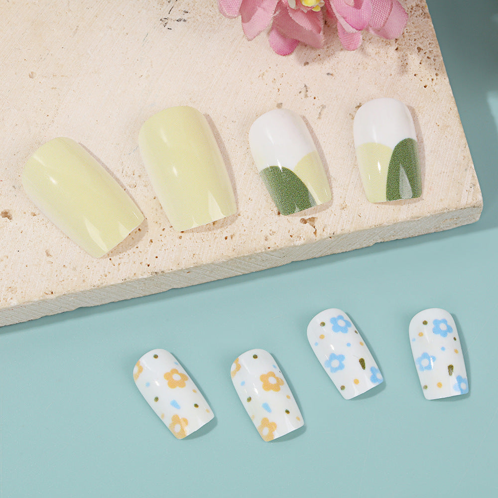 Artificial Nail Set with Playful Flower Patterns Acalora