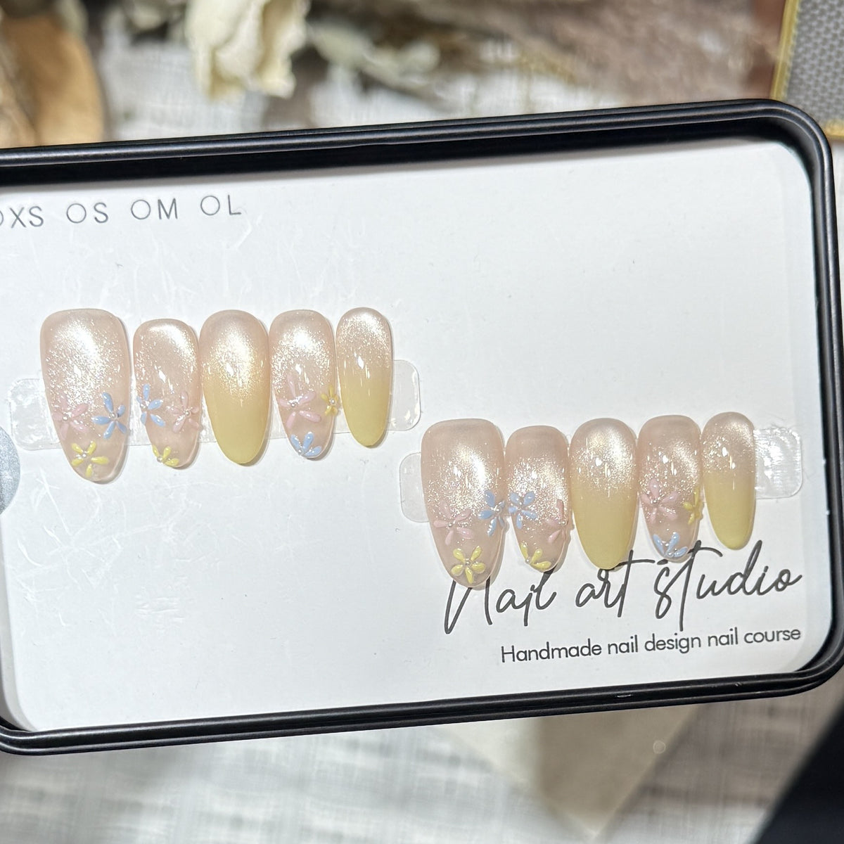 Stylish Press-On Nail Set with Floral Design Acalora