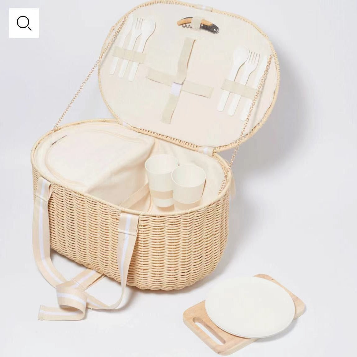Women's picnic basket with integrated dinnerware set and practical insulation elements Karnz