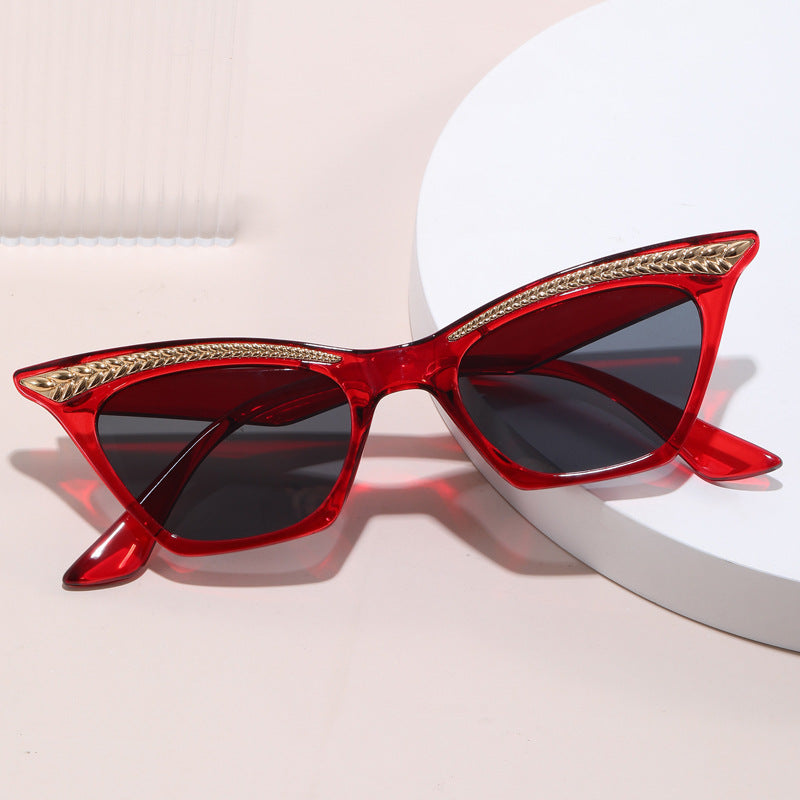 Ladies Cat-Eye Sunglasses with Luxurious Detail Bowlift