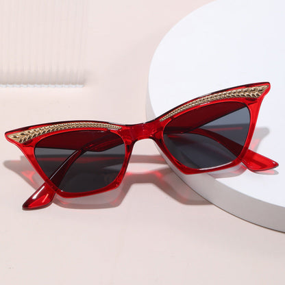 Ladies Cat-Eye Sunglasses with Luxurious Detail Bowlift