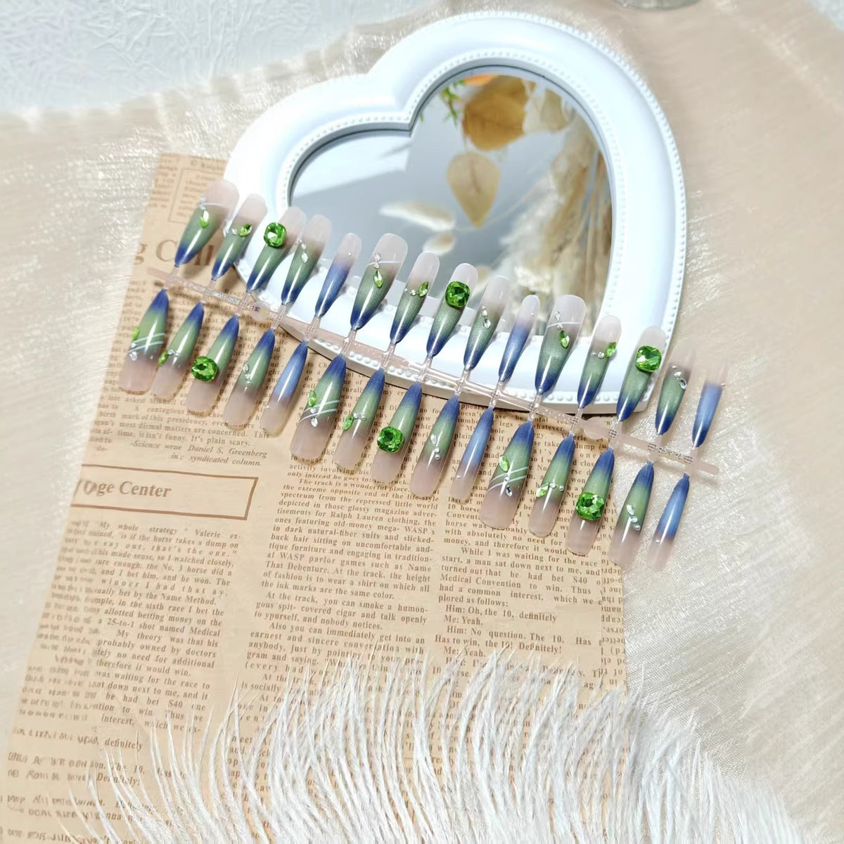 Artificial nails with elegant gradient color and glitter accents Acalora