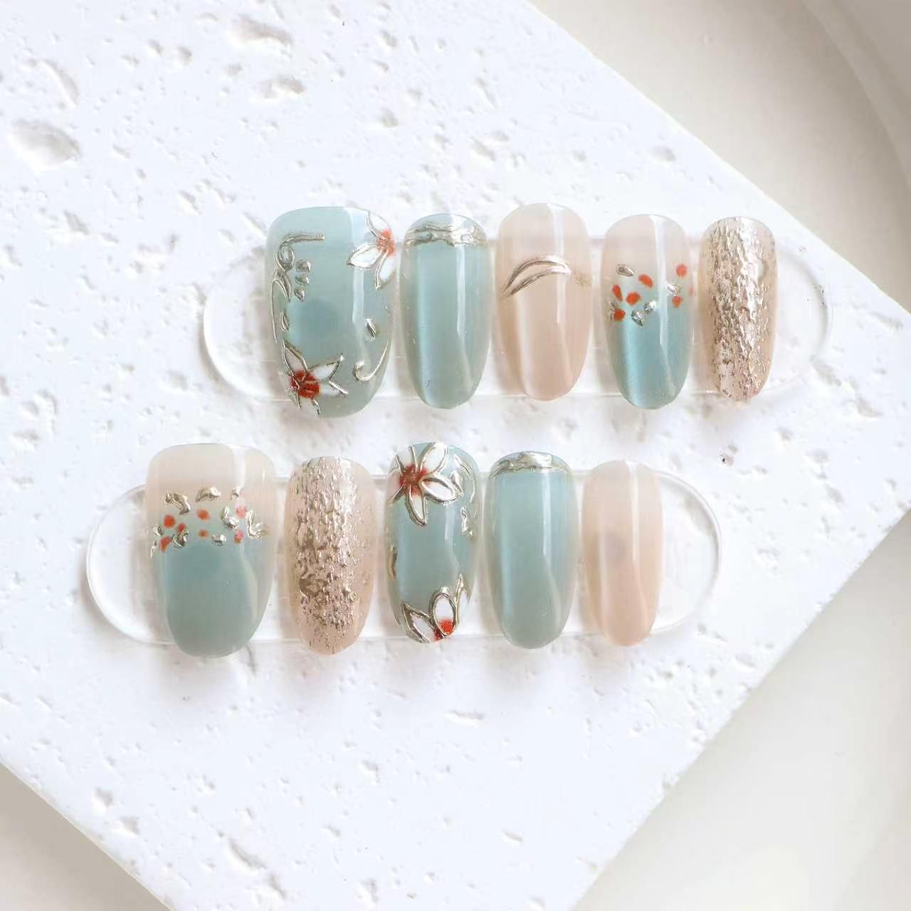 Artistic Floral Themed Press-On Nail Set Acalora