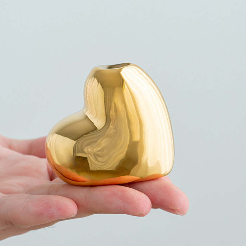 Elegant Decorative Heart Figure Acalora