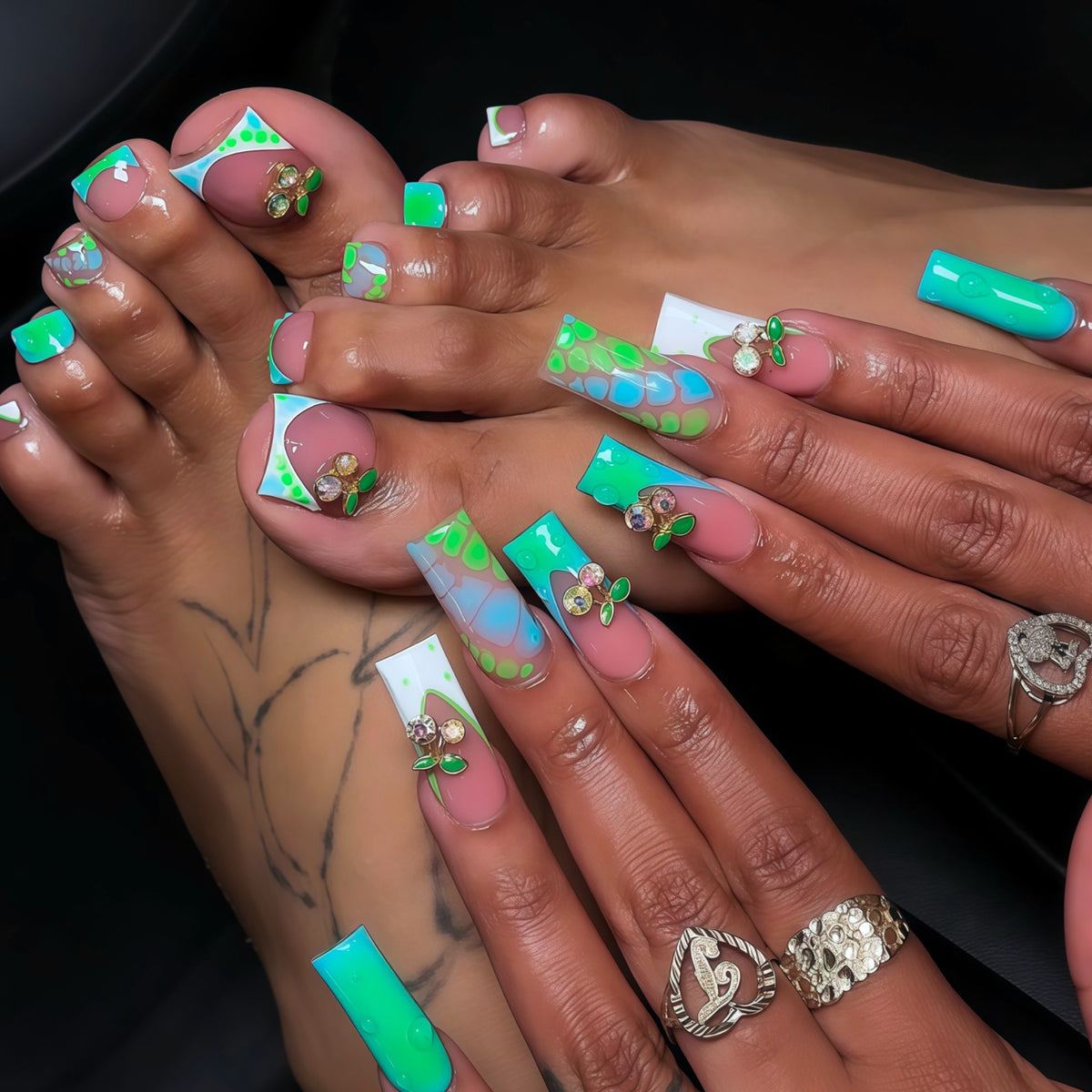 Artistic Nail Art Set with Floral Accents Acalora