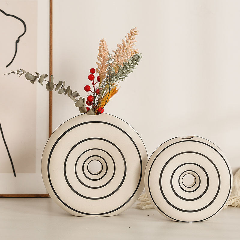 Modern and stylish ceramic vase Acalora