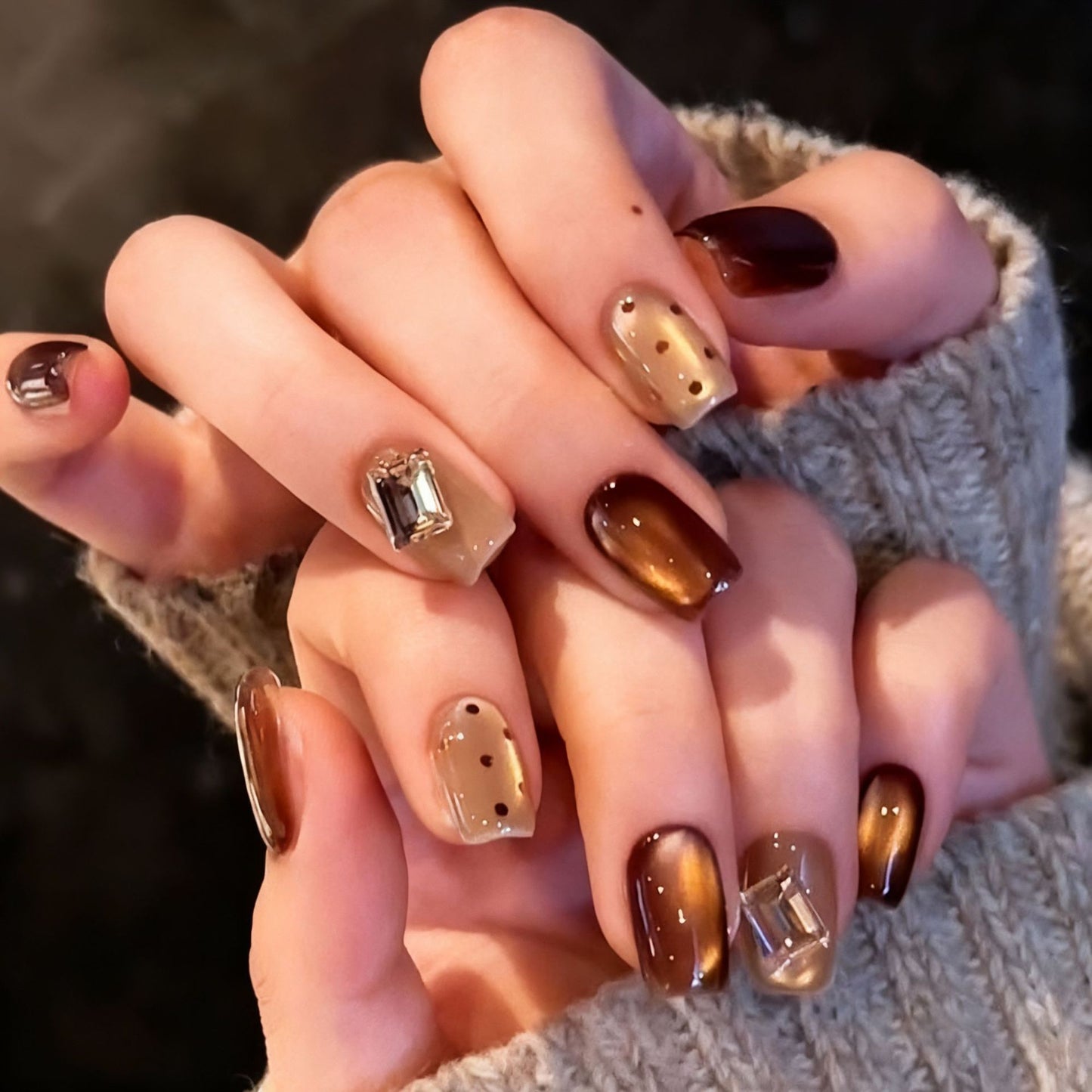Glamorous artificial nails with creative embellishments Acalora