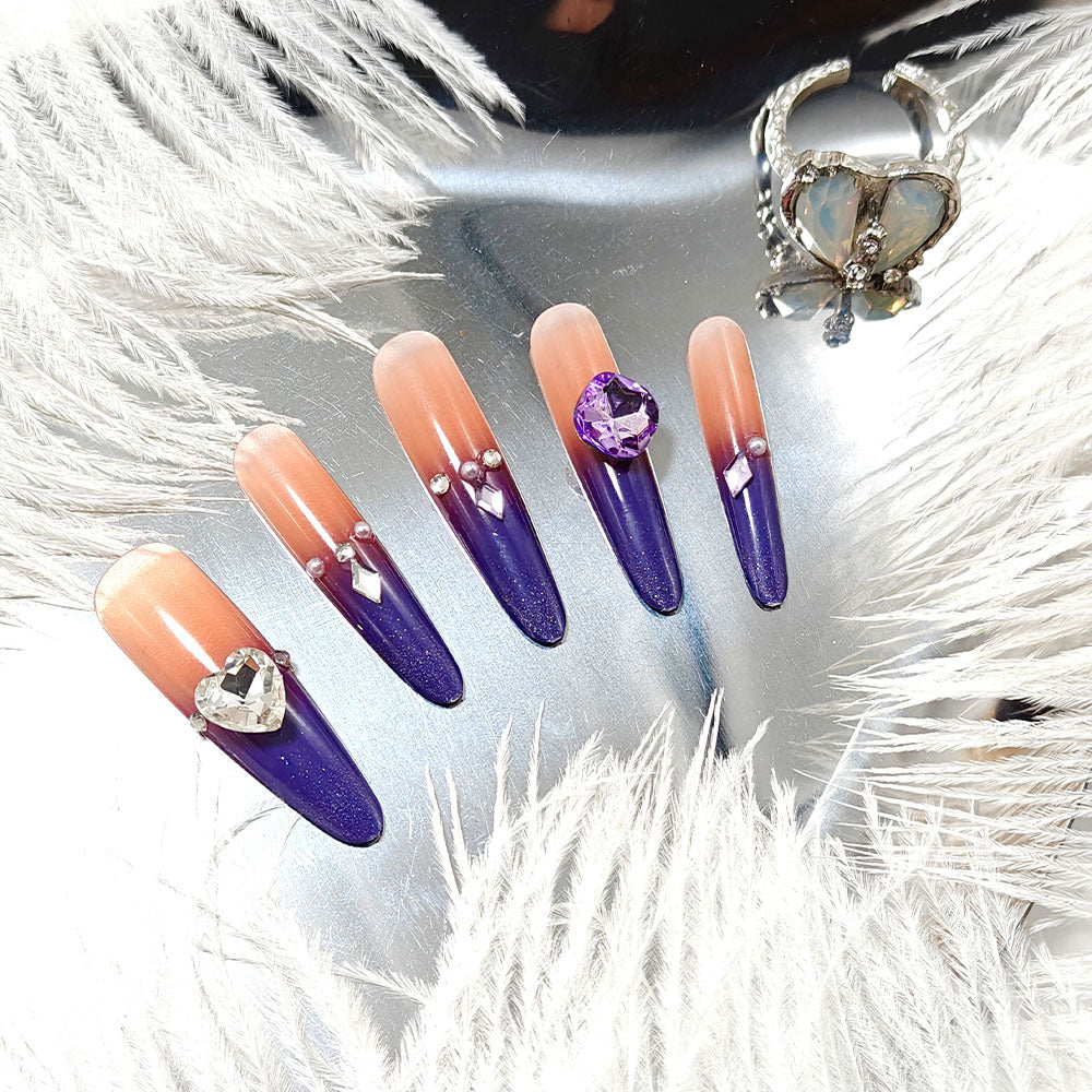 Artificial nails with glitter and elegant 3D applications Acalora